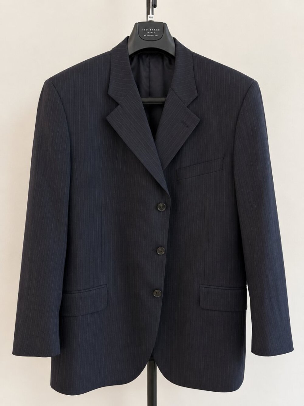LORO PIANA FABRICS - 3 button - striped suit - Jacket and Pants.